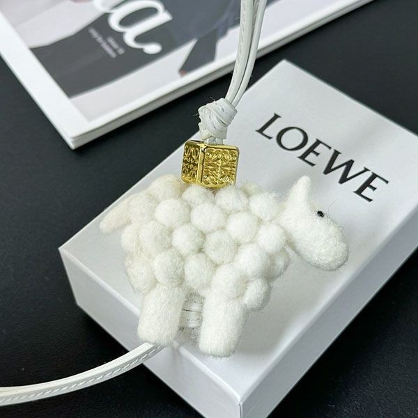 世界中で大人気♪ ロエベ キュート チャーム バッグチャーム　 loa03151